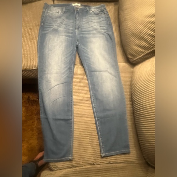 Ms. Cello Jeans - Picture 8 of 8